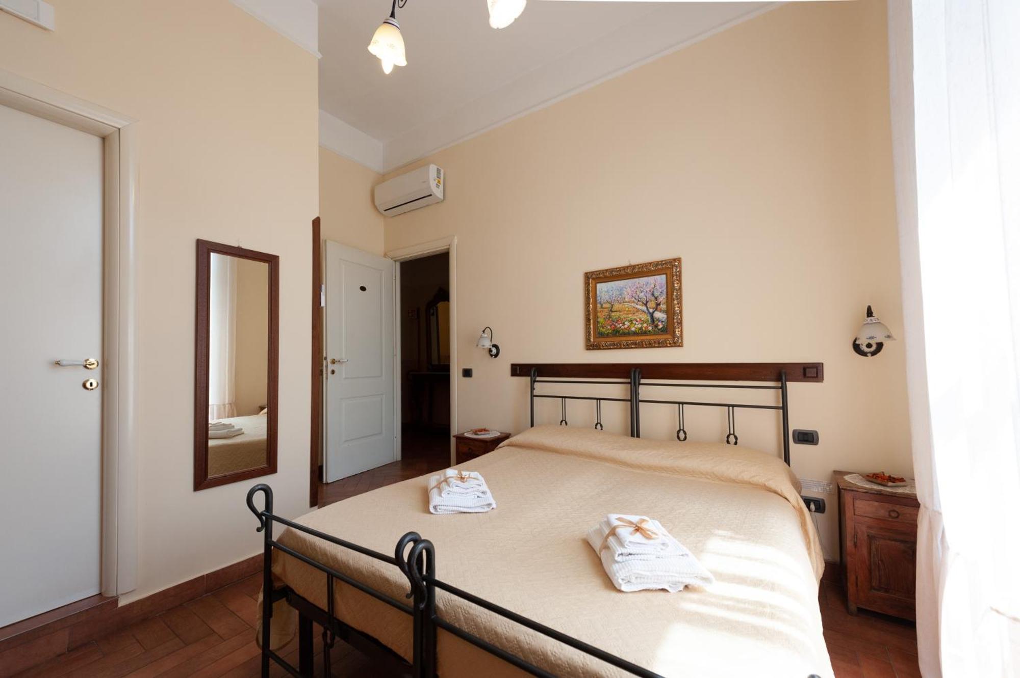 Conte Cavour 3* Neapel