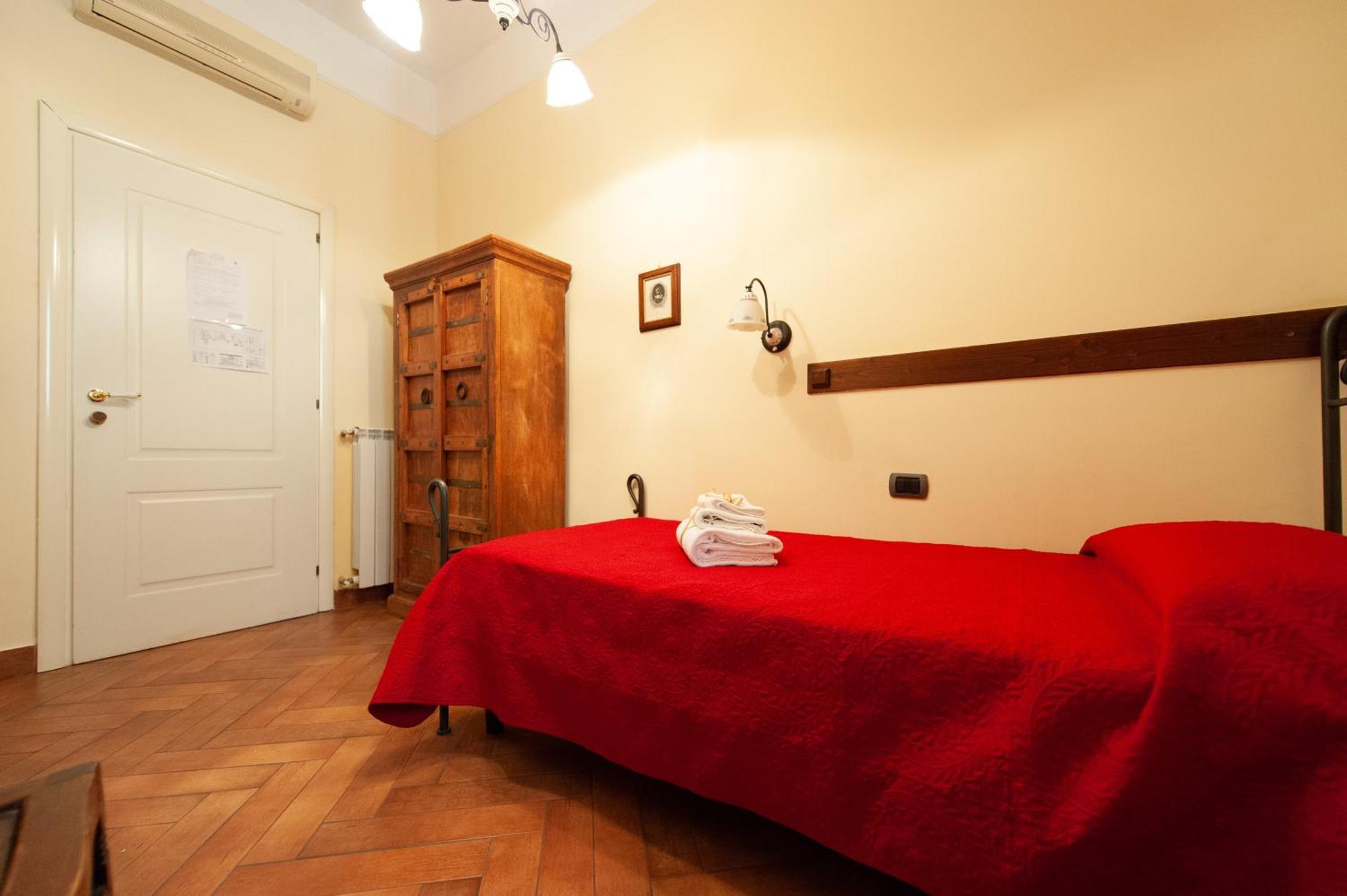 Conte Cavour 3* Neapel